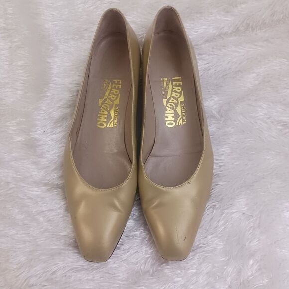 Salvatore Ferragamo golden Beige Calf  Pumps size 8.5 - Picture 1 of 8